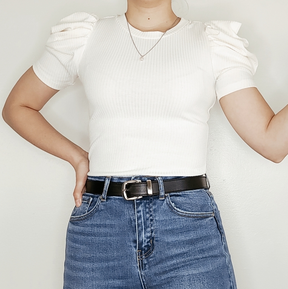 "GATHERING FLOWERS" Top (WHITE) Puff sleev…